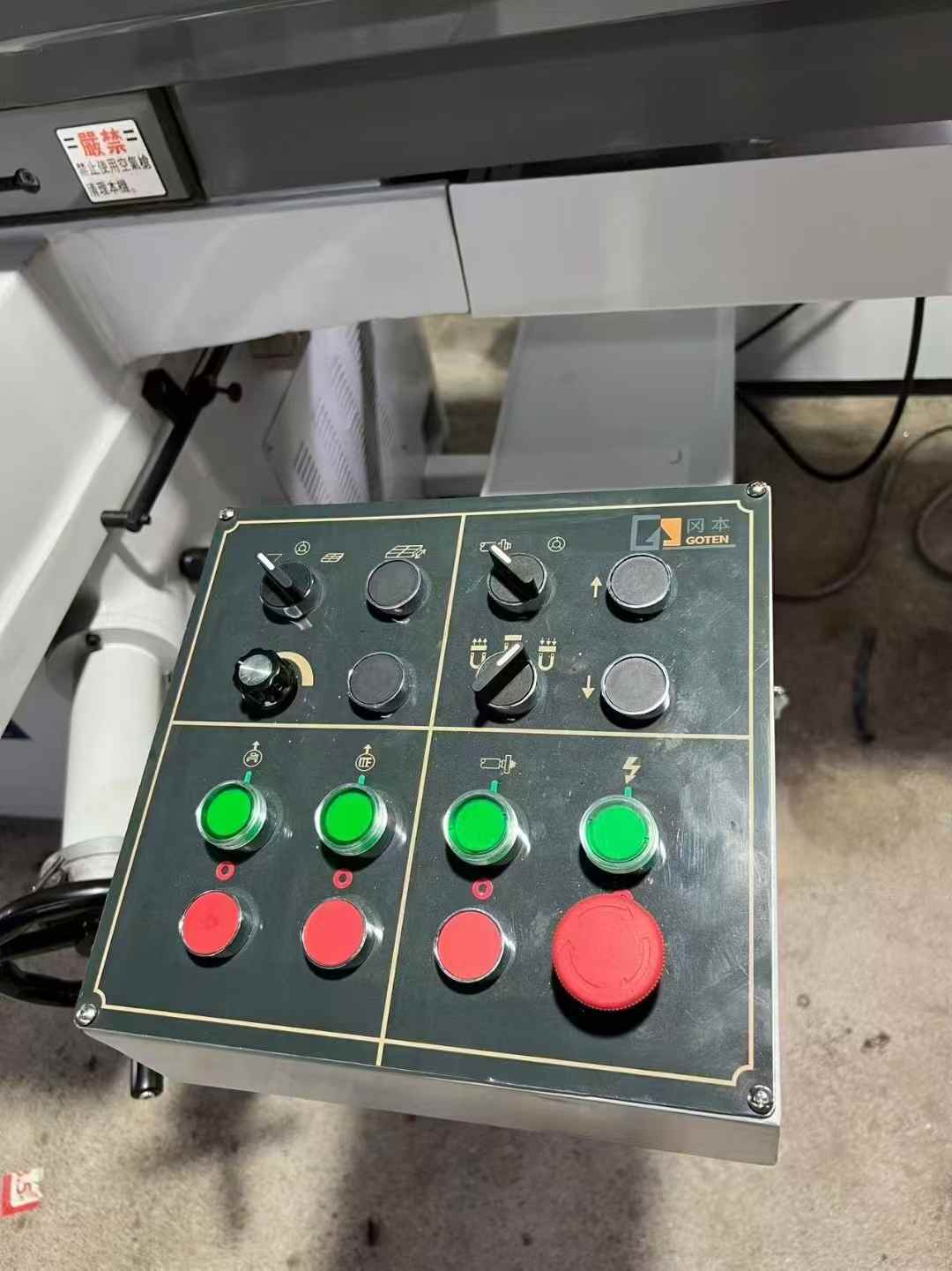 Okamoto Big Water Grinding Machine. Dimensions: 450 × 1000 Two-axis automatic operation; precision down to one thread.