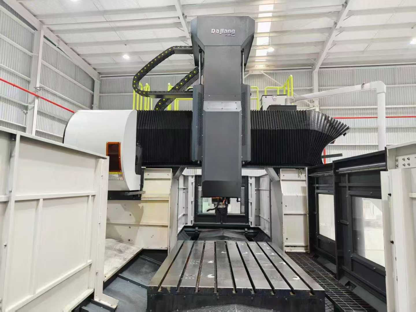 Longmen machining center.