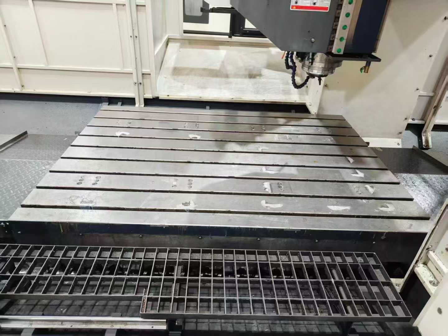 Longmen machining center.