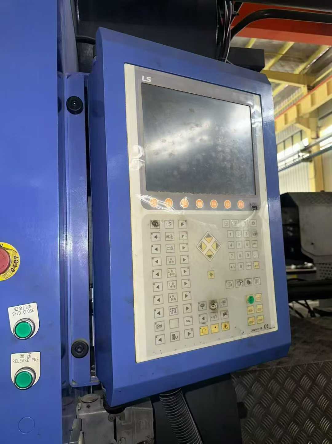 Original 2018 servo machine, LS550-1050, lightly used condition with over 90% newness, includes hydraulic clamps.