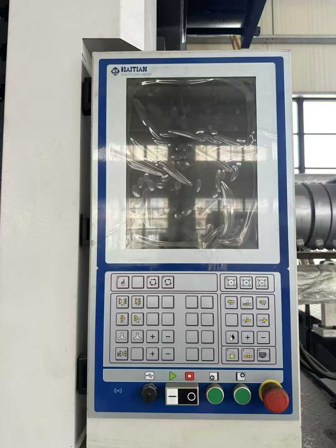 Haitian 2100 T. Screw diameter 190.