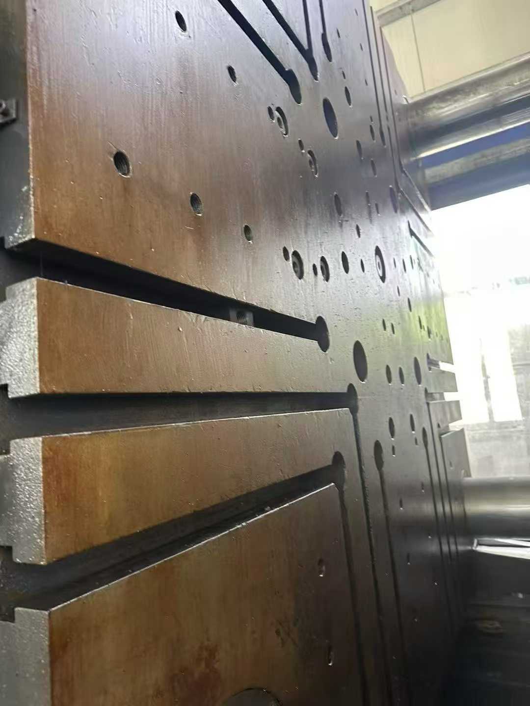 Haitian 2100 T. Screw diameter 190.