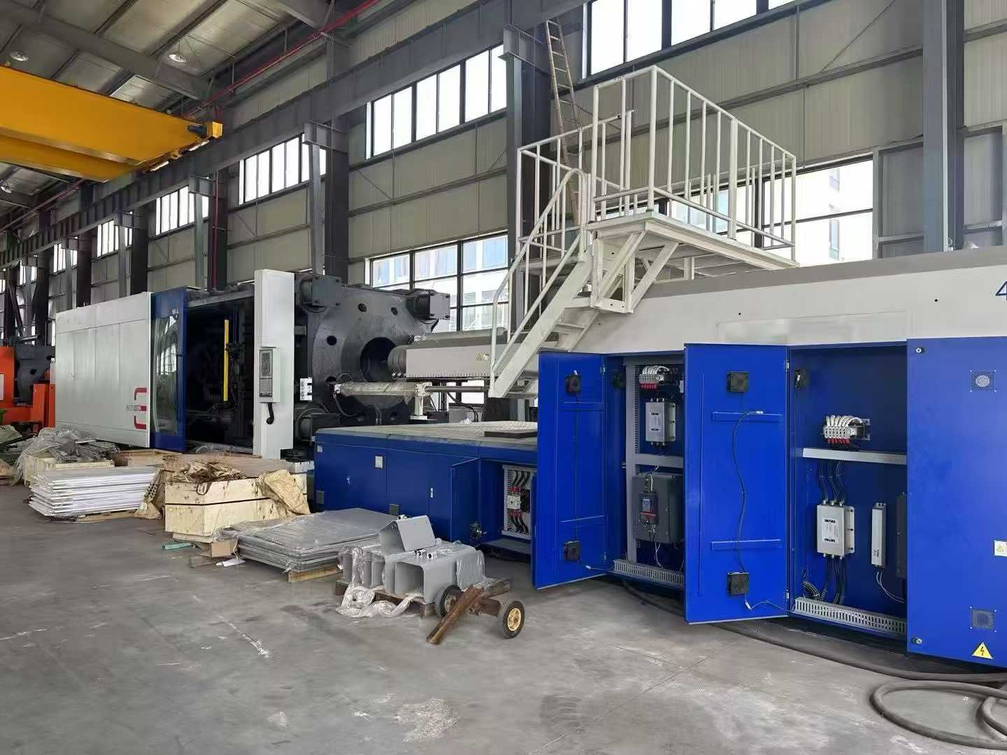 Haitian 2100 T. Screw diameter 190.