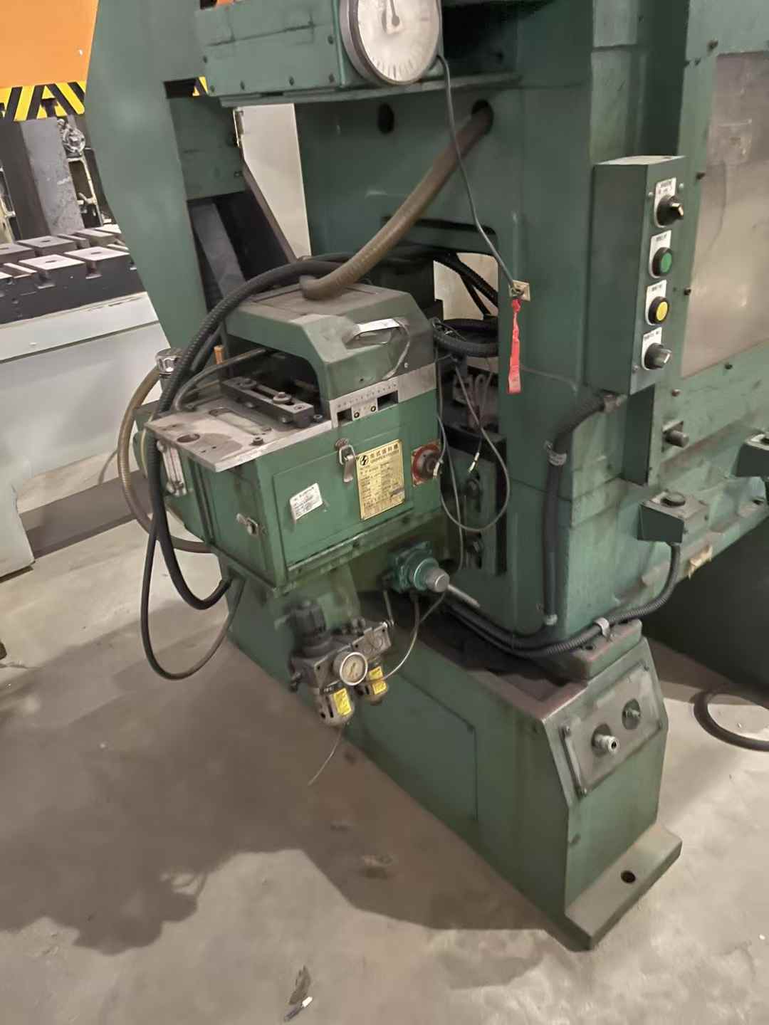 35-ton gantry press brake.