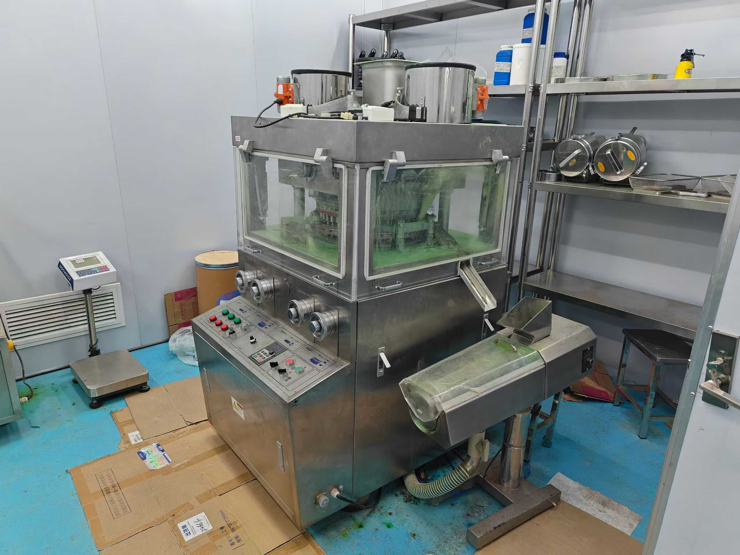 Boxing machine with adhesive application function + transparent film packaging machine.