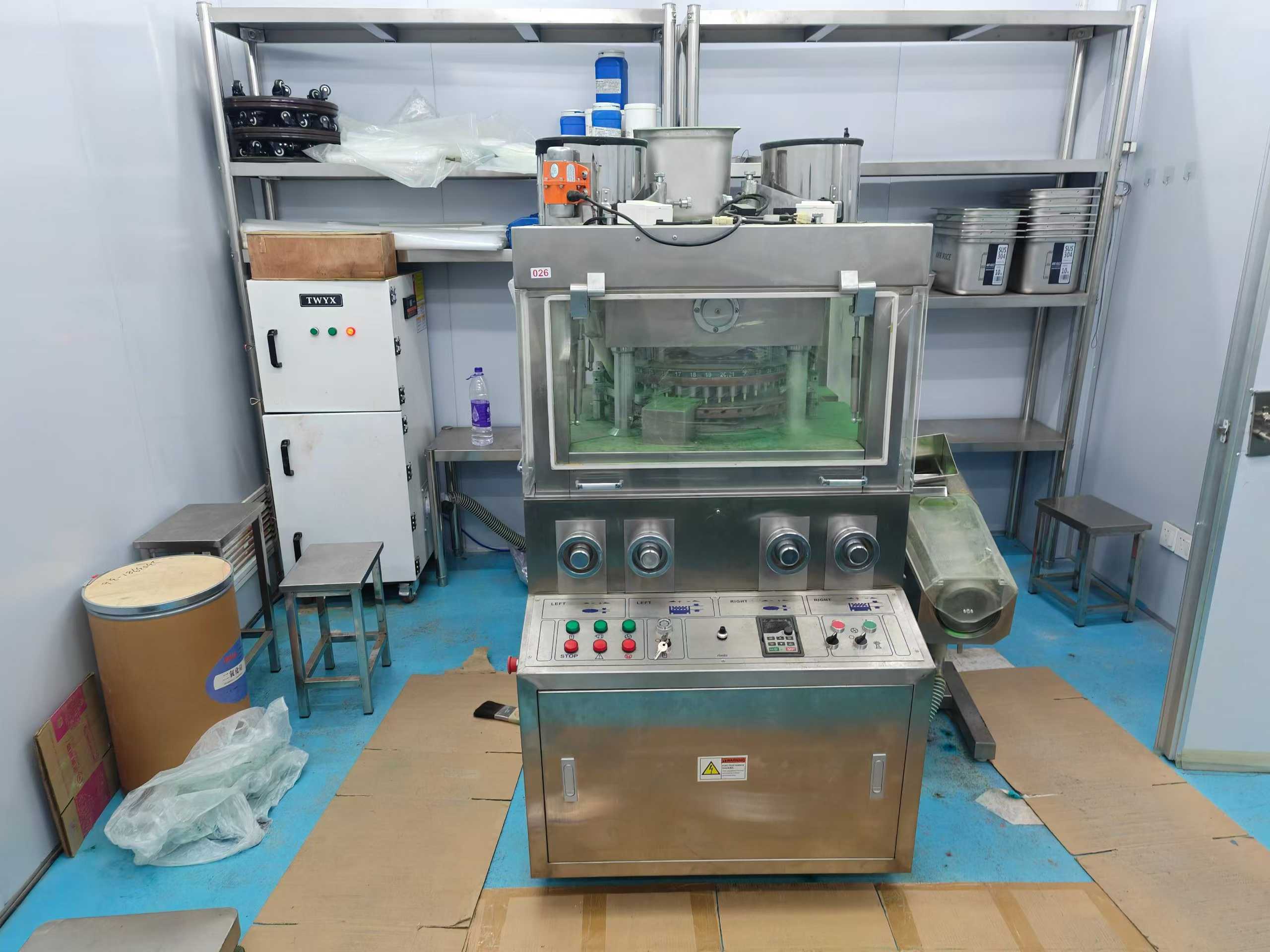 Boxing machine with adhesive application function + transparent film packaging machine.