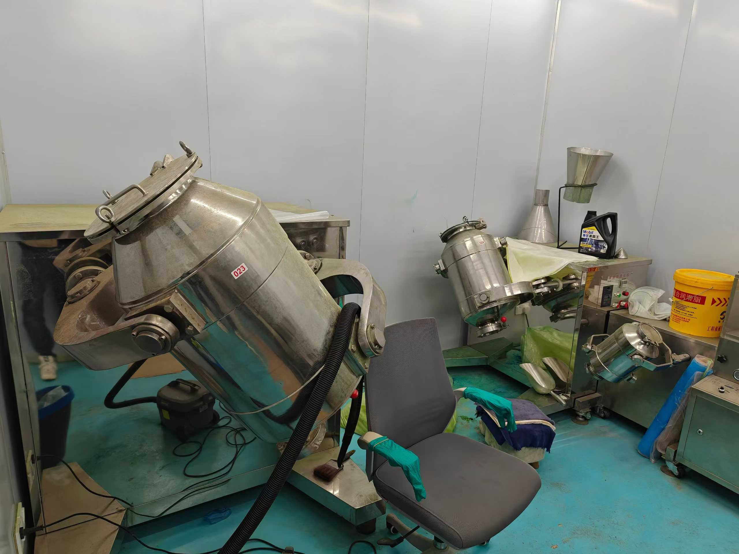 Boxing machine with adhesive application function + transparent film packaging machine.