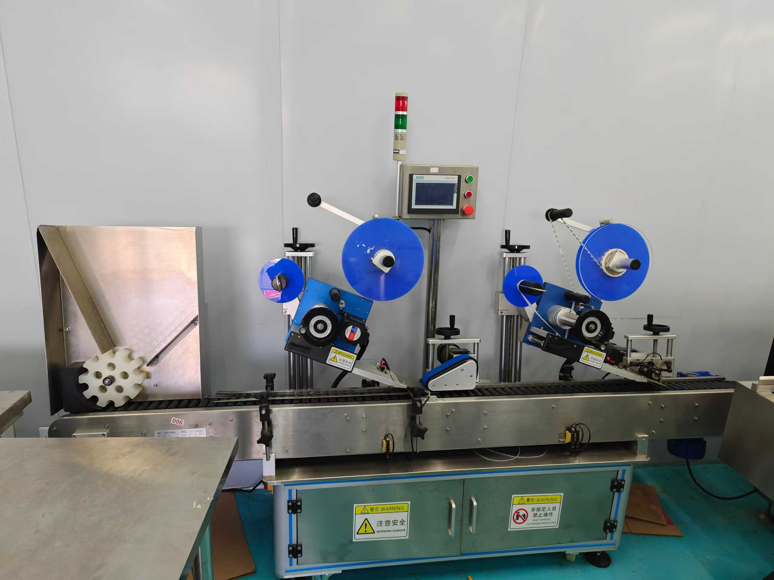 Boxing machine with adhesive application function + transparent film packaging machine.