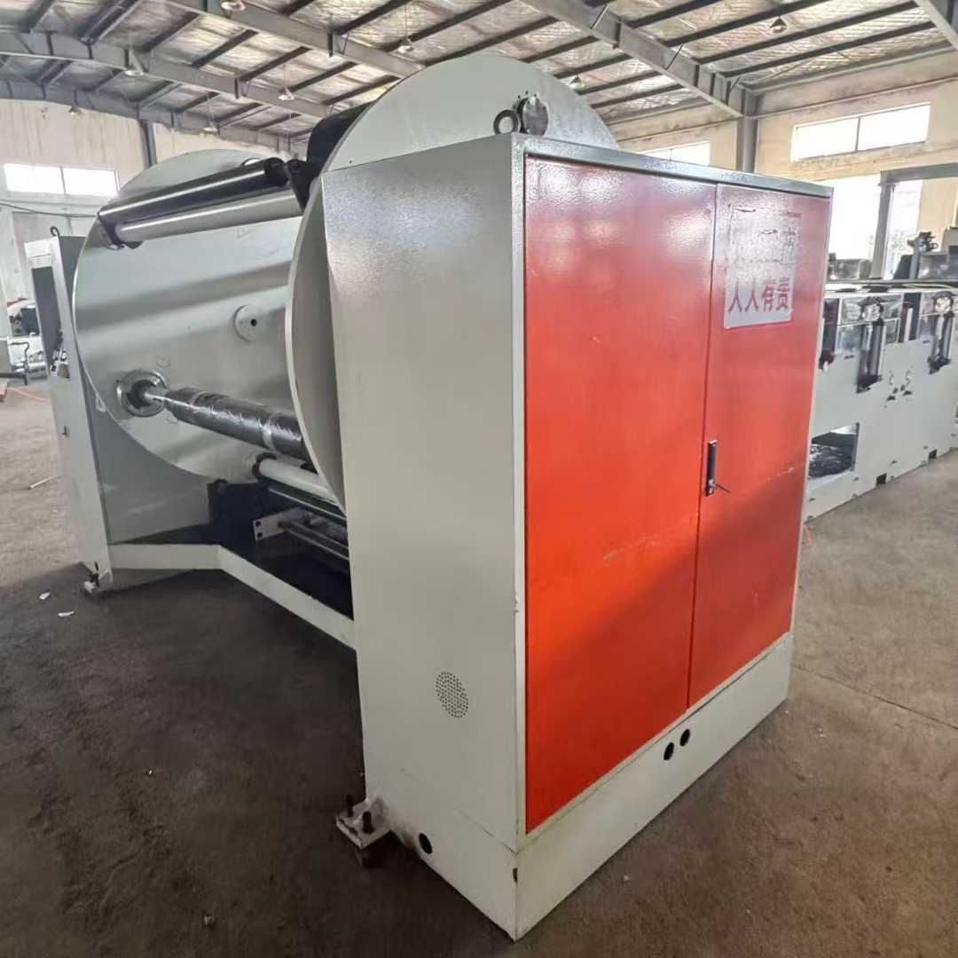 22-year-old Jin Wei’s 85-square-meter dual PET sheet material machine.