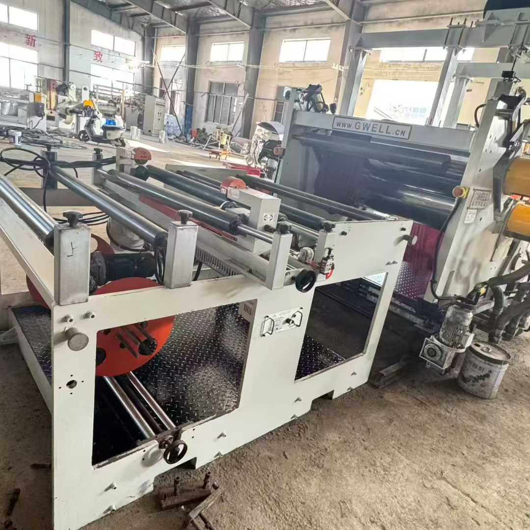 22-year-old Jin Wei’s 85-square-meter dual PET sheet material machine.