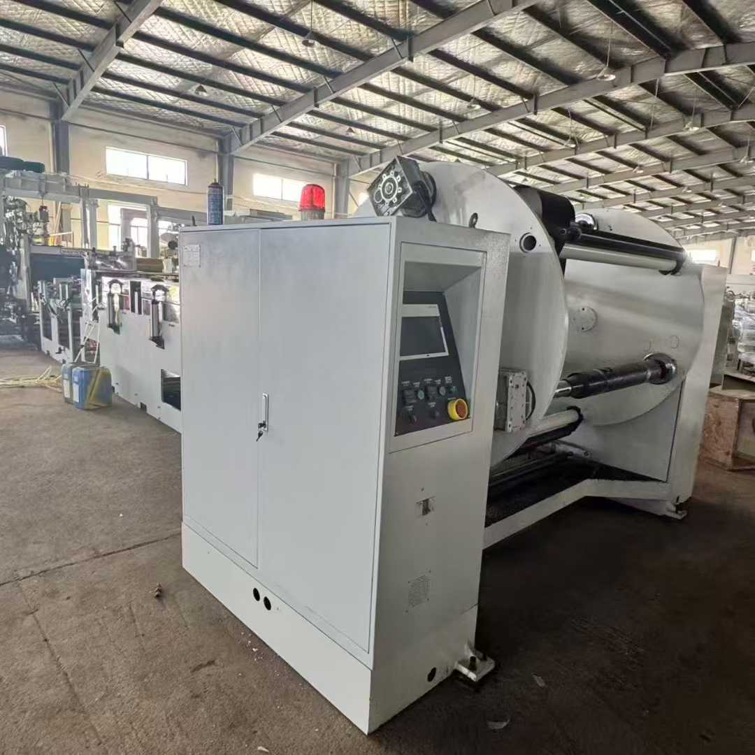 22-year-old Jin Wei’s 85-square-meter dual PET sheet material machine.