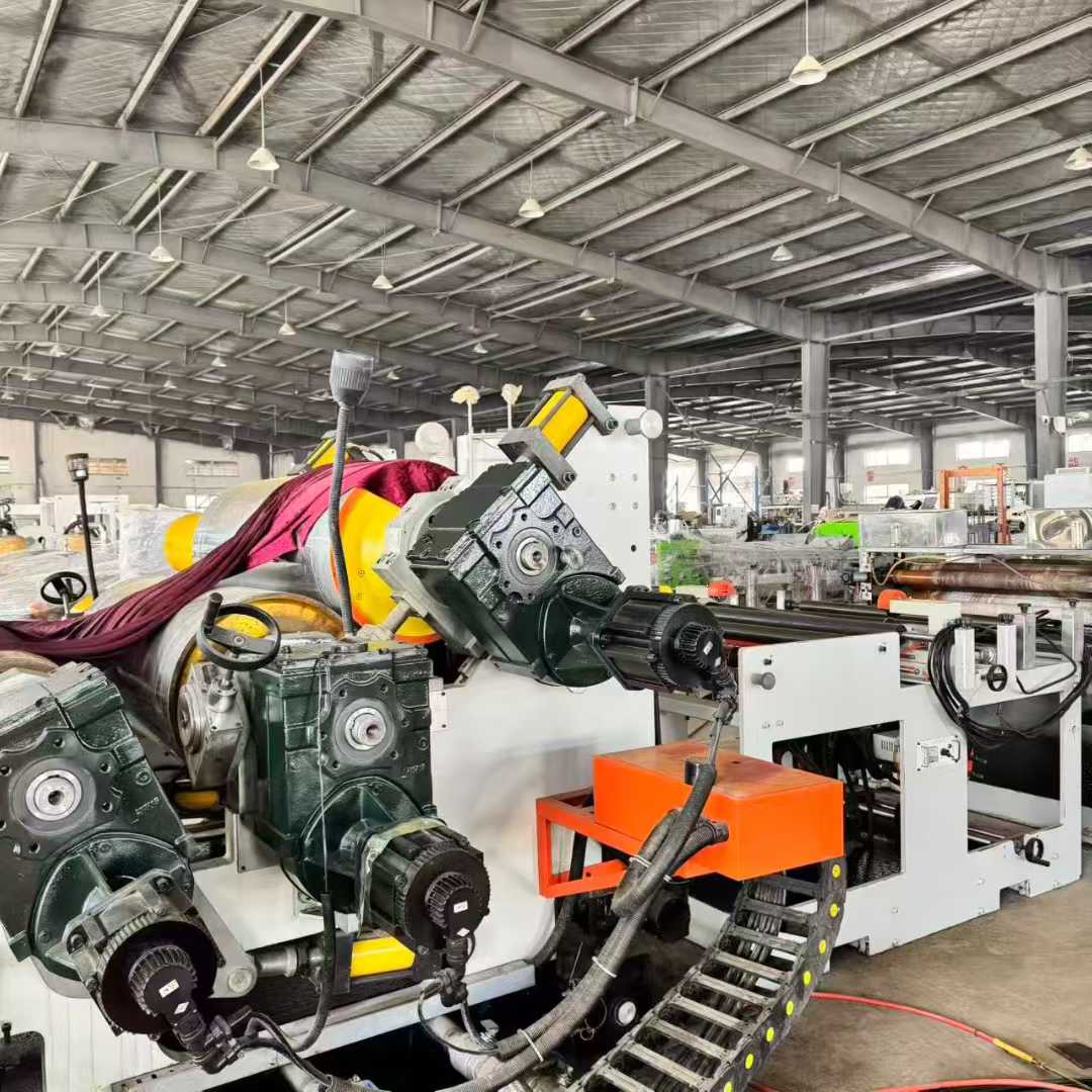 22-year-old Jin Wei’s 85-square-meter dual PET sheet material machine.