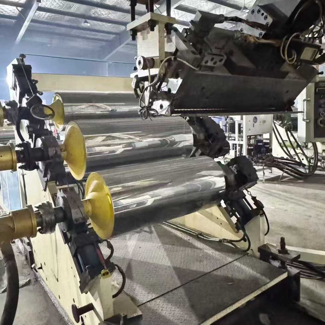 19-year-old Jiewei twin-screw three-layer co-extrusion sheeting machine.