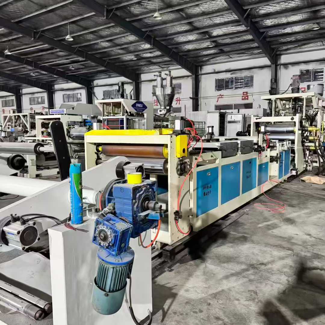 19-year-old Jiewei twin-screw three-layer co-extrusion sheeting machine.