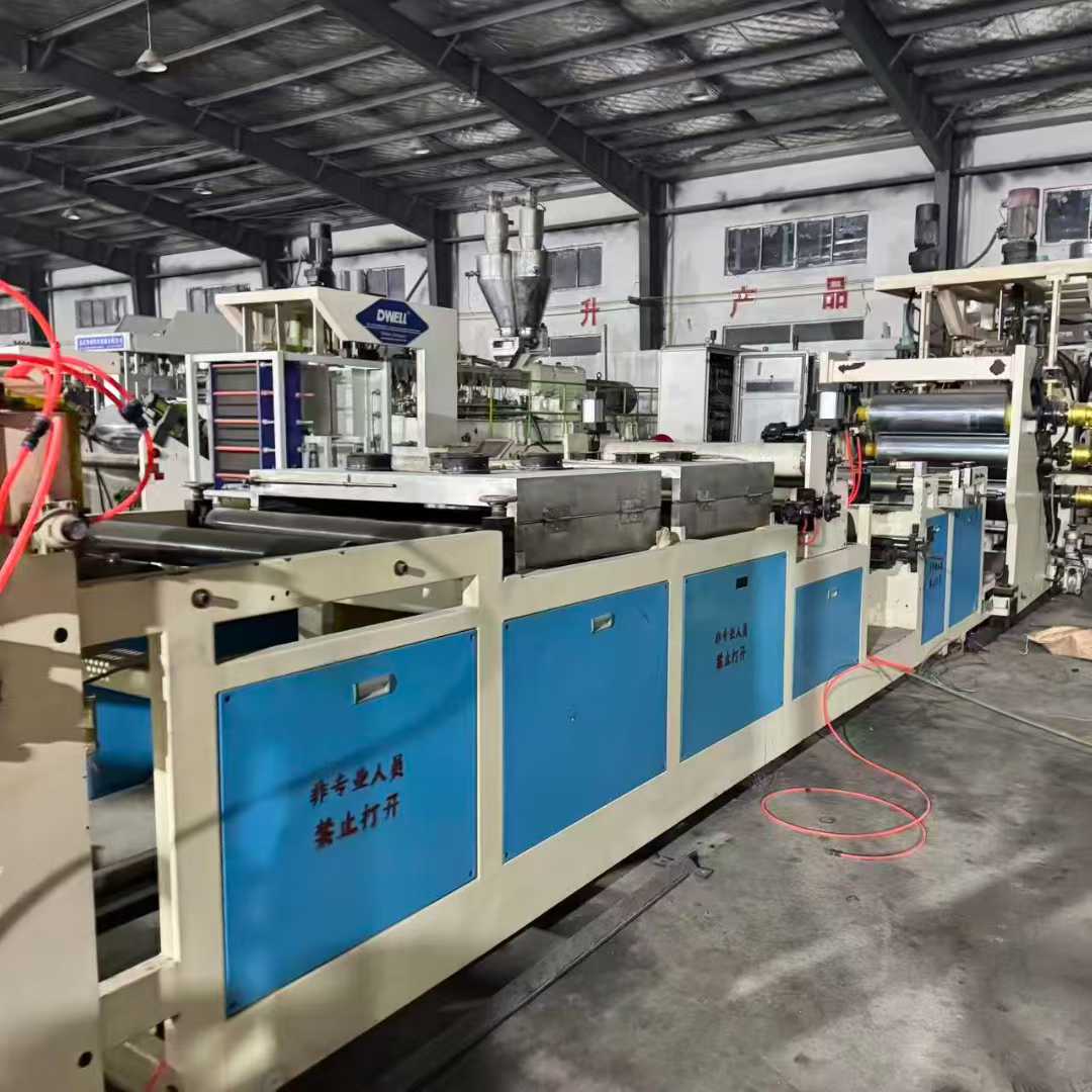 19-year-old Jiewei twin-screw three-layer co-extrusion sheeting machine.