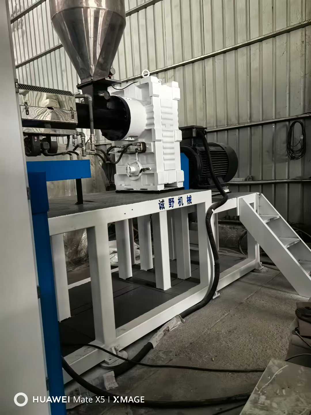 120 single screw sheet forming machine.