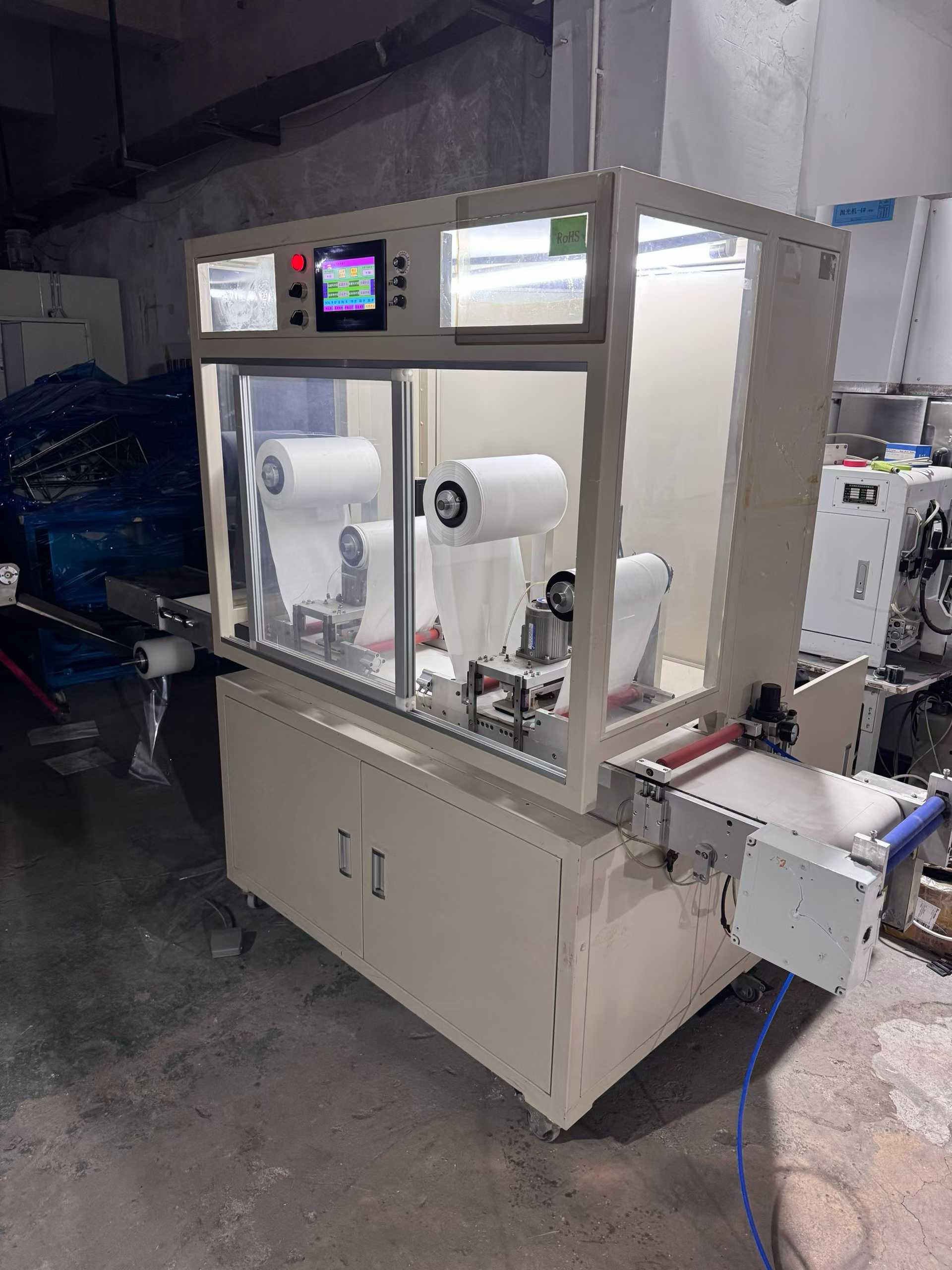 A dual-head wiping machine with a belt width of 25 cm.