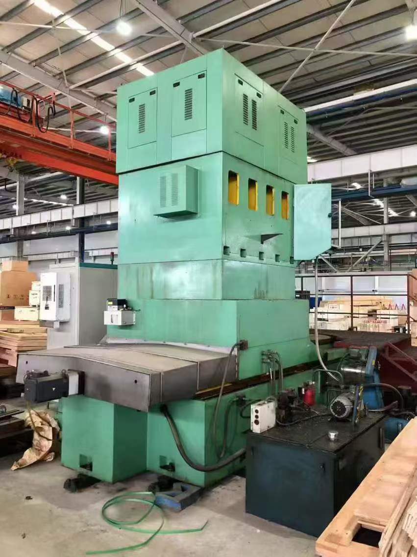 Wuhan Gewei 1.6 meters. CNC gear hobbing machine.