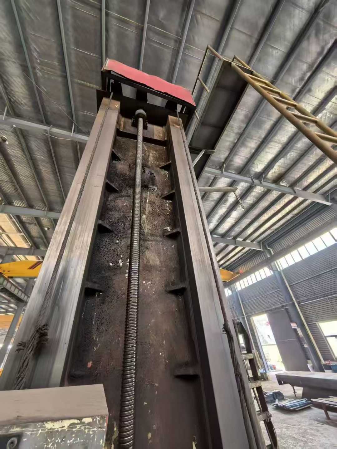 6916 CNC floor-type boring and milling machine. 3×6 m platform with 3×6 m Spanish Fagor 8055 system.