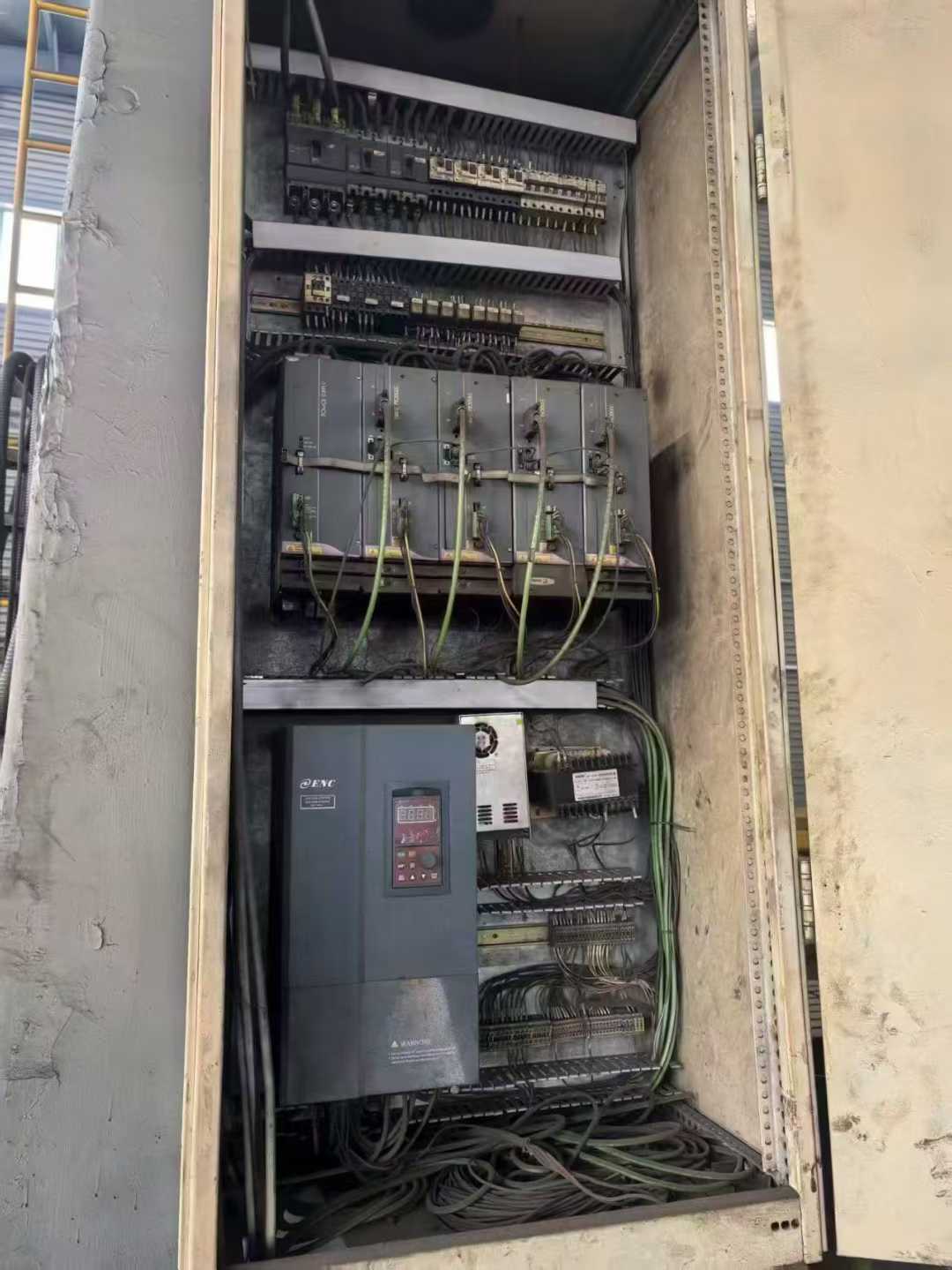 6916 CNC floor-type boring and milling machine. 3×6 m platform with 3×6 m Spanish Fagor 8055 system.