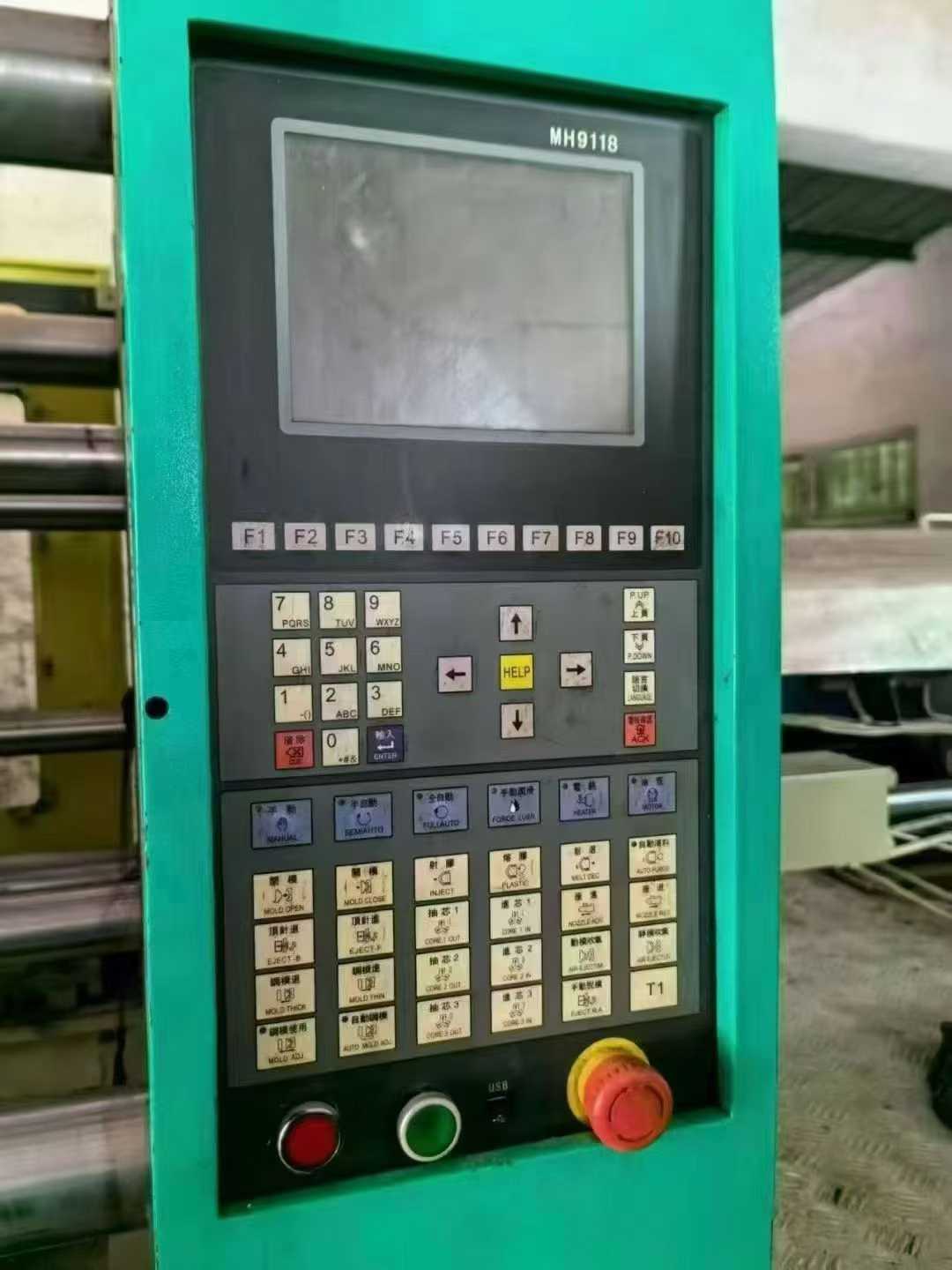 One Yizumi 400-ton original servo machine, in excellent condition.