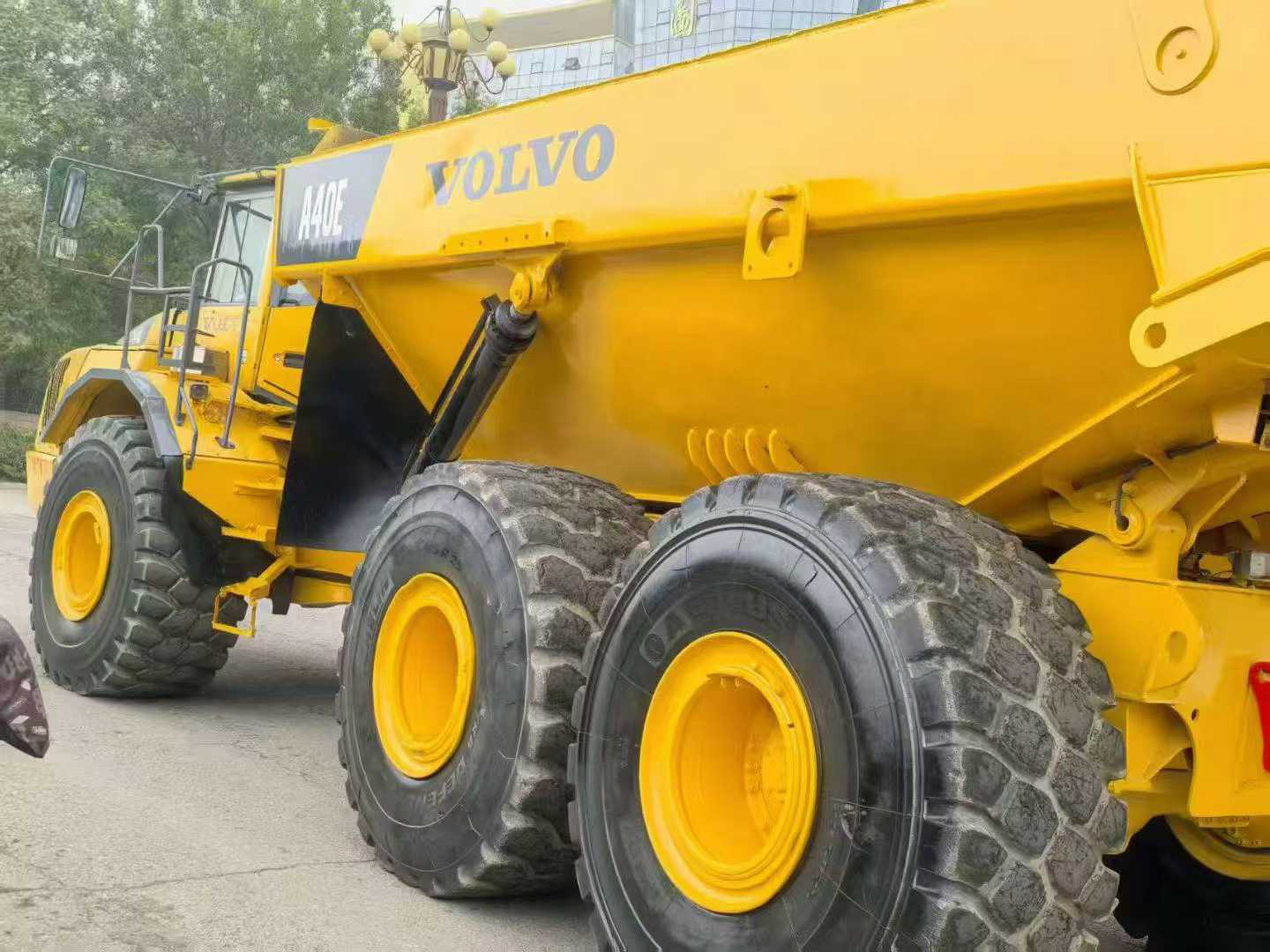 Volvo A40 grapple crane.