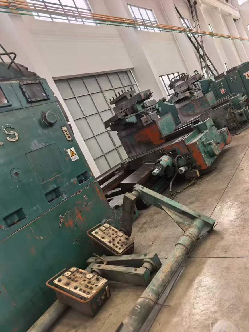 A 3.5-meter x 10-meter heavy cargo vehicle from Tangzhu, Japan, with dual knife frames, capable of carrying 120 tons, with a 3-meter-wide track and four tracks!