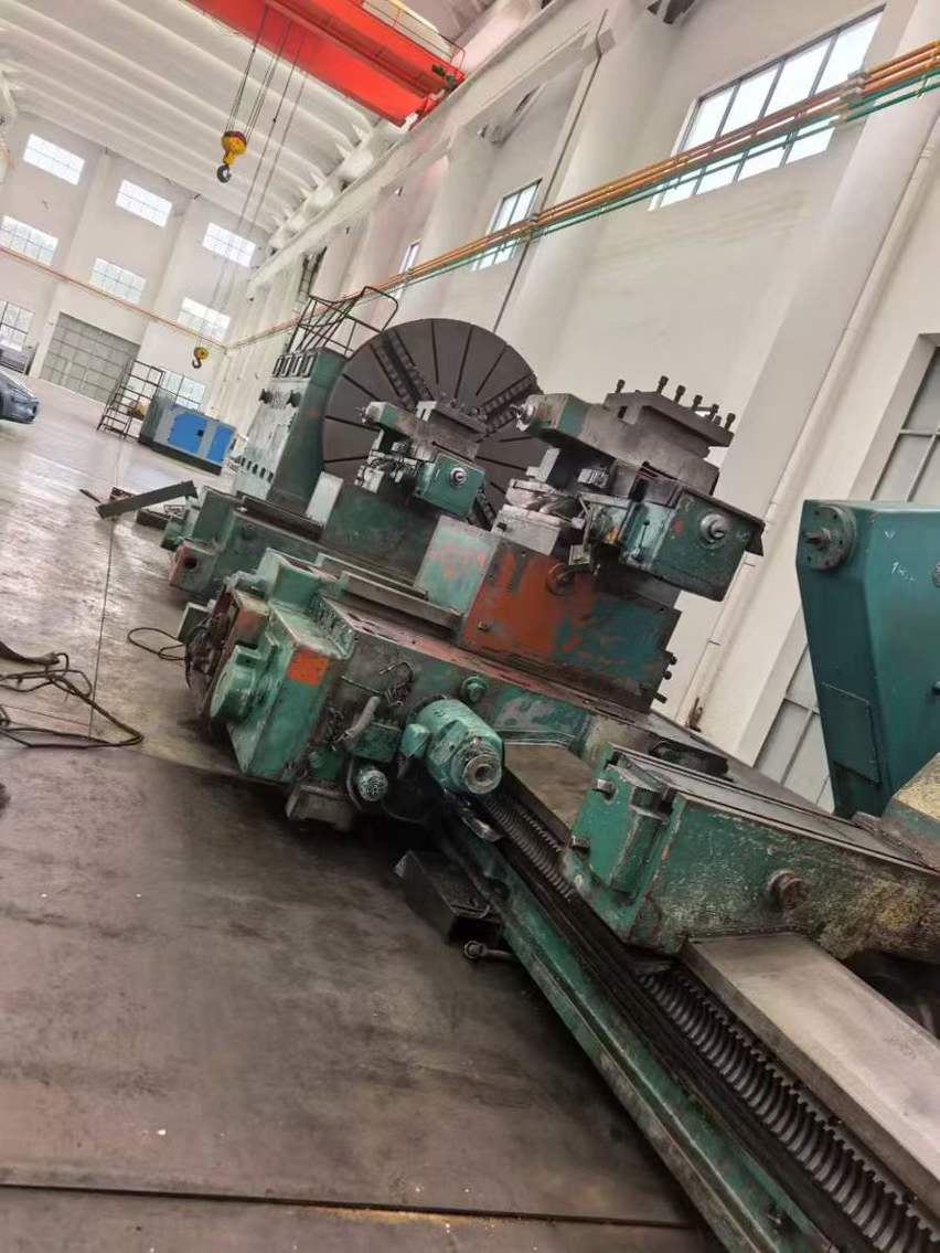 A 3.5-meter x 10-meter heavy cargo vehicle from Tangzhu, Japan, with dual knife frames, capable of carrying 120 tons, with a 3-meter-wide track and four tracks!