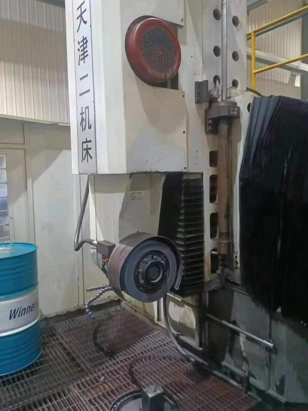 Tianjin Second Machinery Co., Ltd. CNC vertical mill 2MKM95200. Worktable 2000, passes through a diameter of 2100. The workbench can support a load of 6 tons.