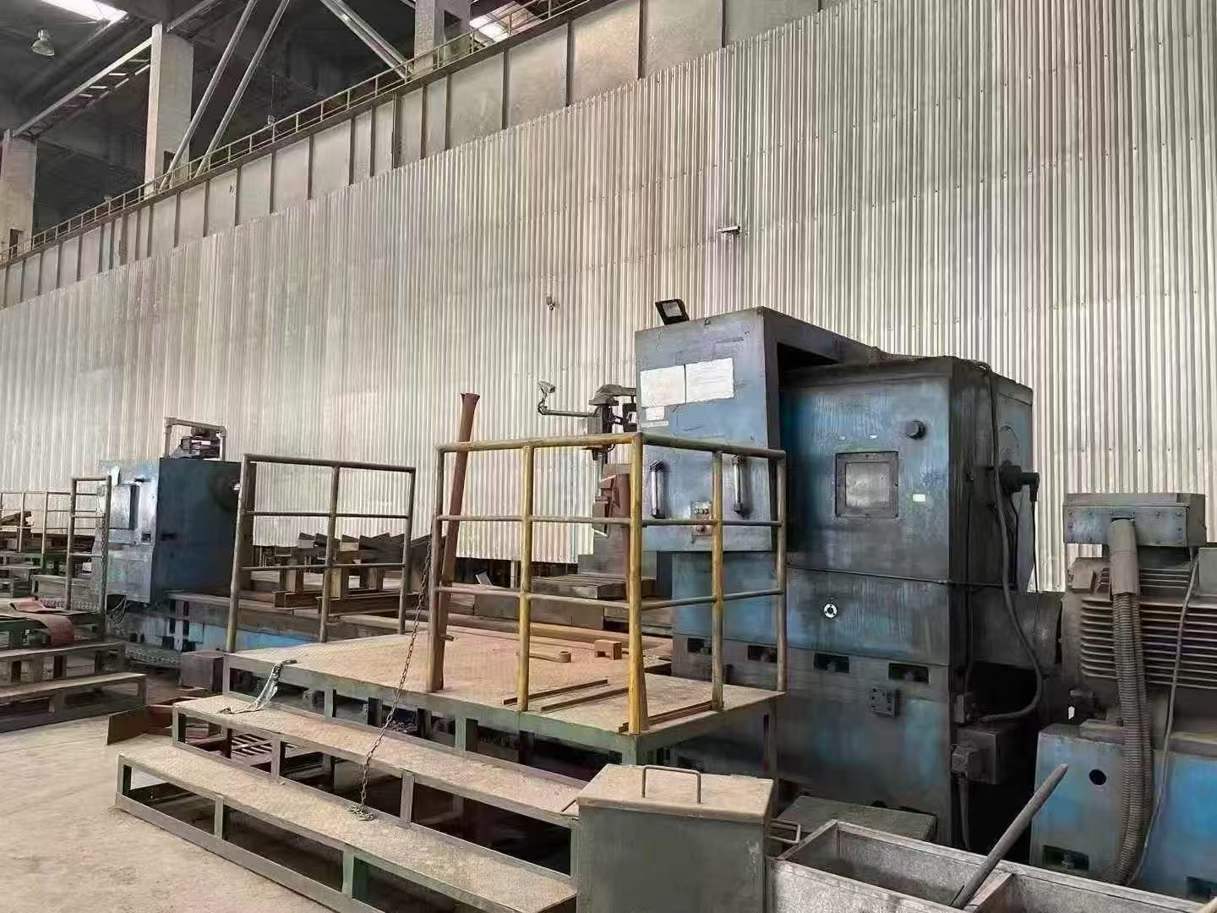 Qinghai Heavy 84140 × 8-meter CNC Roll Forming Machine, capable of handling 50 tons, Fanuc system.