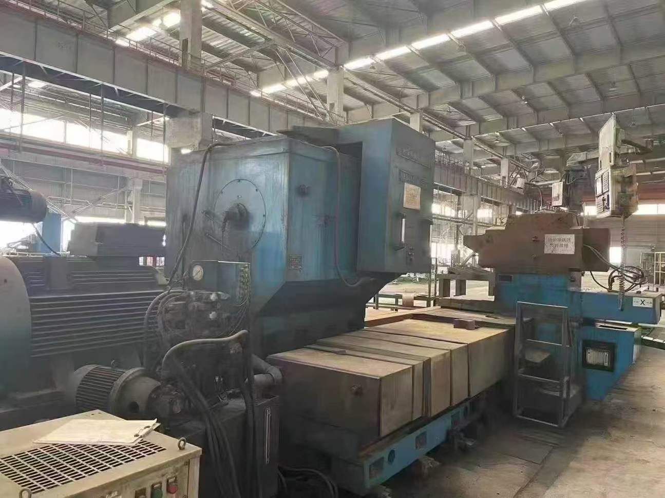 Qinghai Heavy 84140 × 8-meter CNC Roll Forming Machine, capable of handling 50 tons, Fanuc system.
