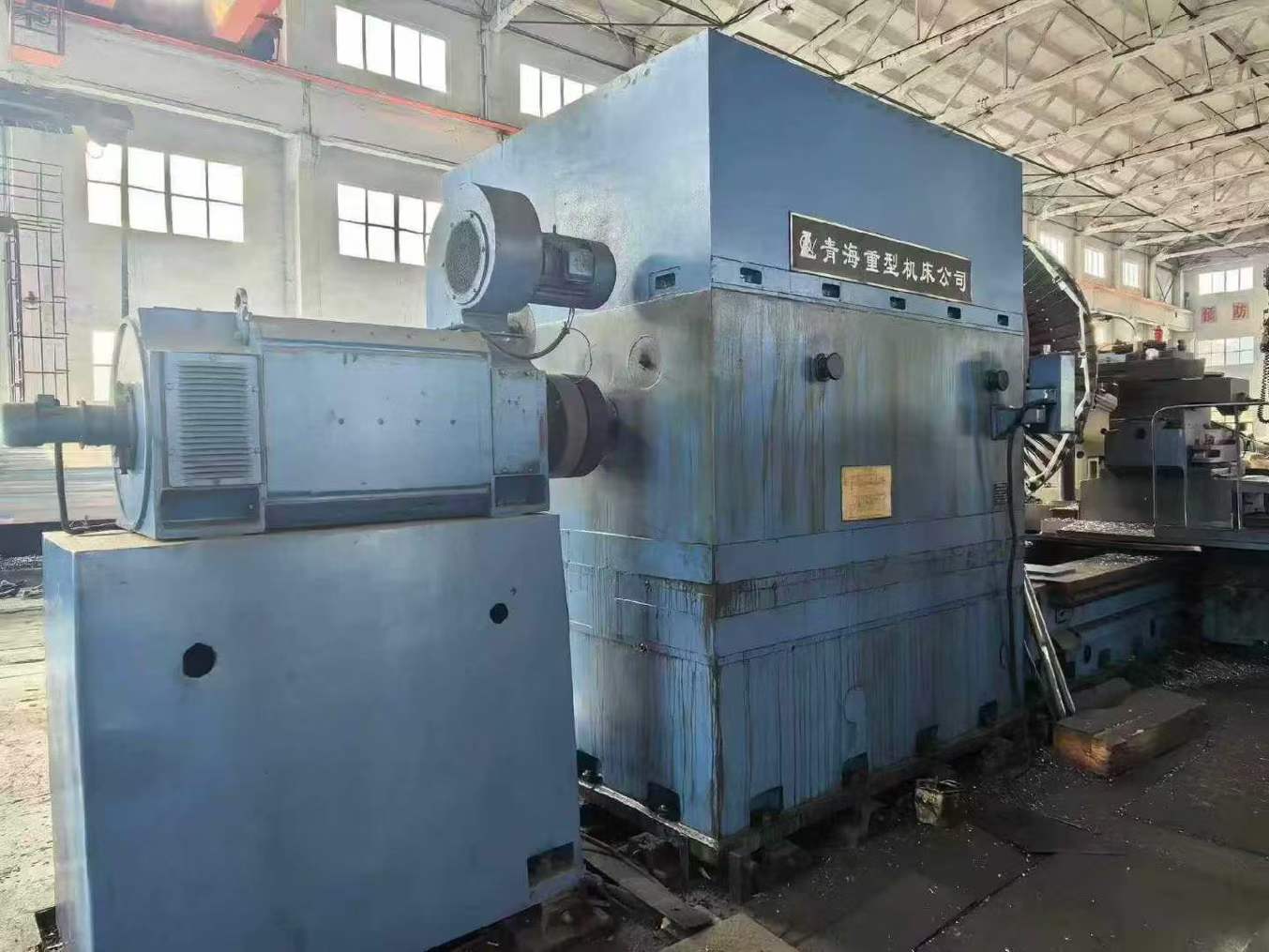 Qinghai 2.5 × 14 m CNC heavy horizontal lathe, capable of handling 63 tons, with Siemens system.