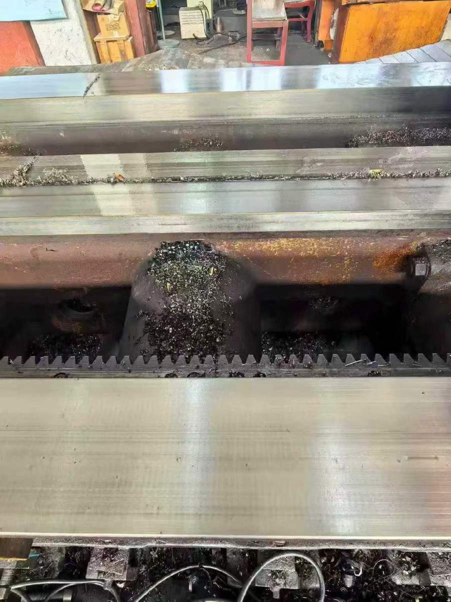 Qinghai 2.5 × 14 m CNC heavy horizontal lathe, capable of handling 63 tons, with Siemens system.