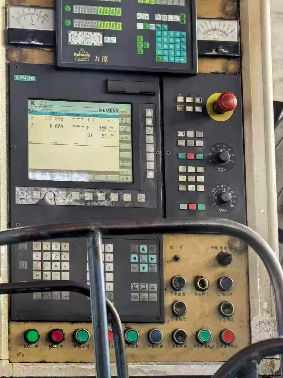 Qinghai 2.5 × 14 m CNC heavy horizontal lathe, capable of handling 63 tons, with Siemens system.