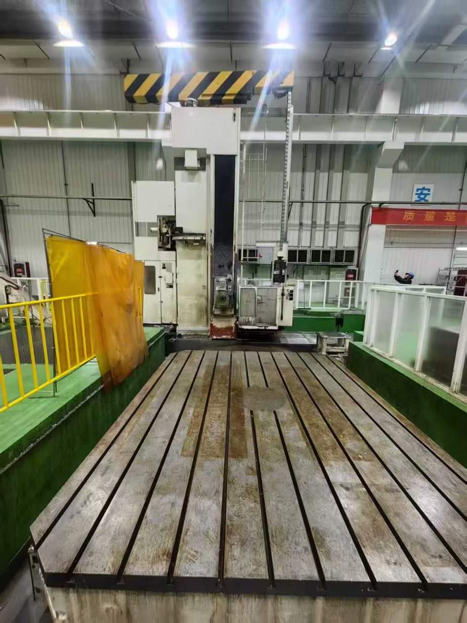 Japanese TOSHIBA-BF-130 floor-mounted boring and milling center.