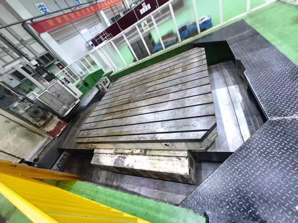 Japanese TOSHIBA-BF-130 floor-mounted boring and milling center.