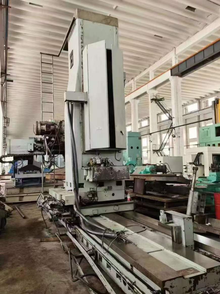 Italian 150 floor-type boring machine, 2.5 meters x 6 meters, return table 2.5 meters x 2 meters.