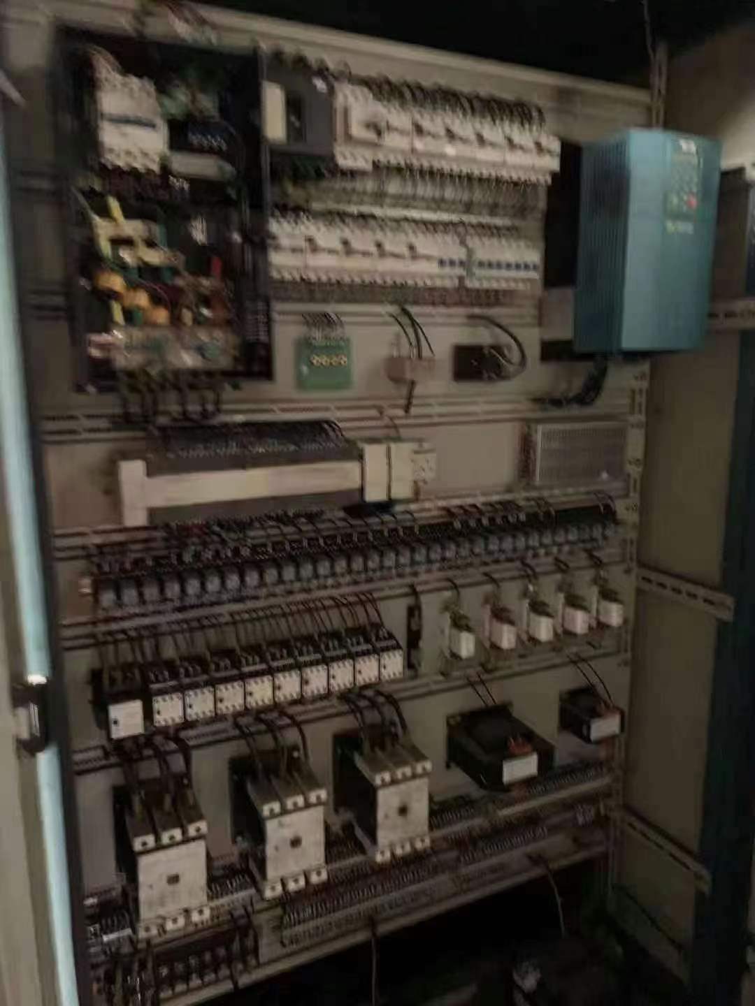 Italian 150 floor-type boring machine, 2.5 meters x 6 meters, return table 2.5 meters x 2 meters.