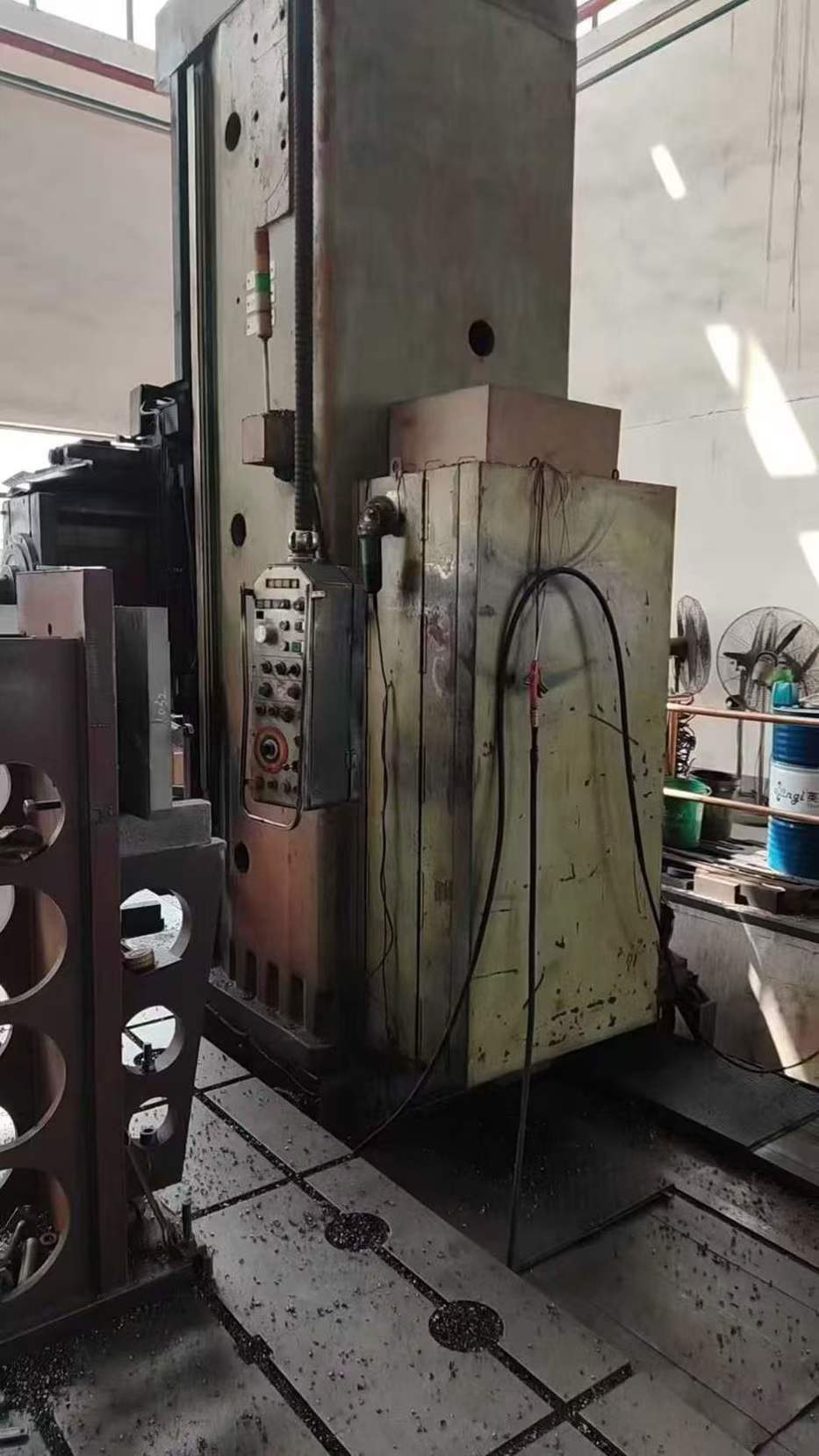 Czech Tos 6913 floor-type boring and milling machine! Travel range of 2.5 × 4 meters.