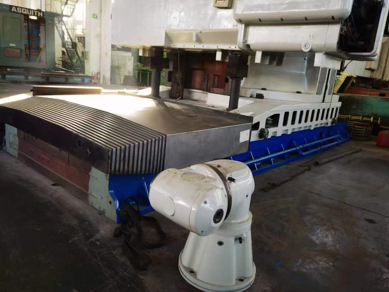 250 Skoda floor-type boring and milling machine! 6.15/18 meters! Return table: 4x4 meters.