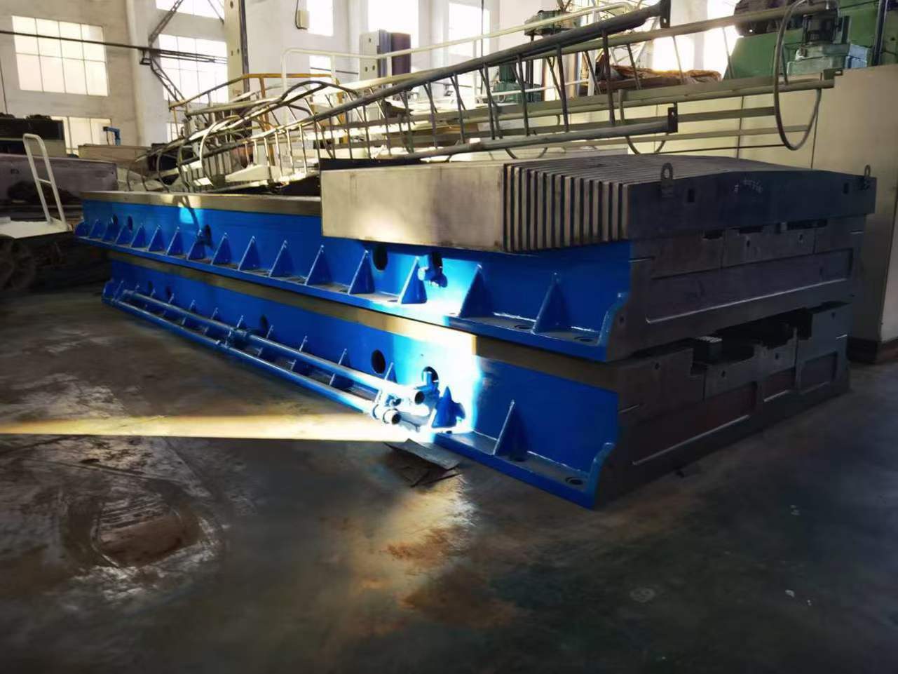 250 Skoda floor-type boring and milling machine! 6.15/18 meters! Return table: 4x4 meters.