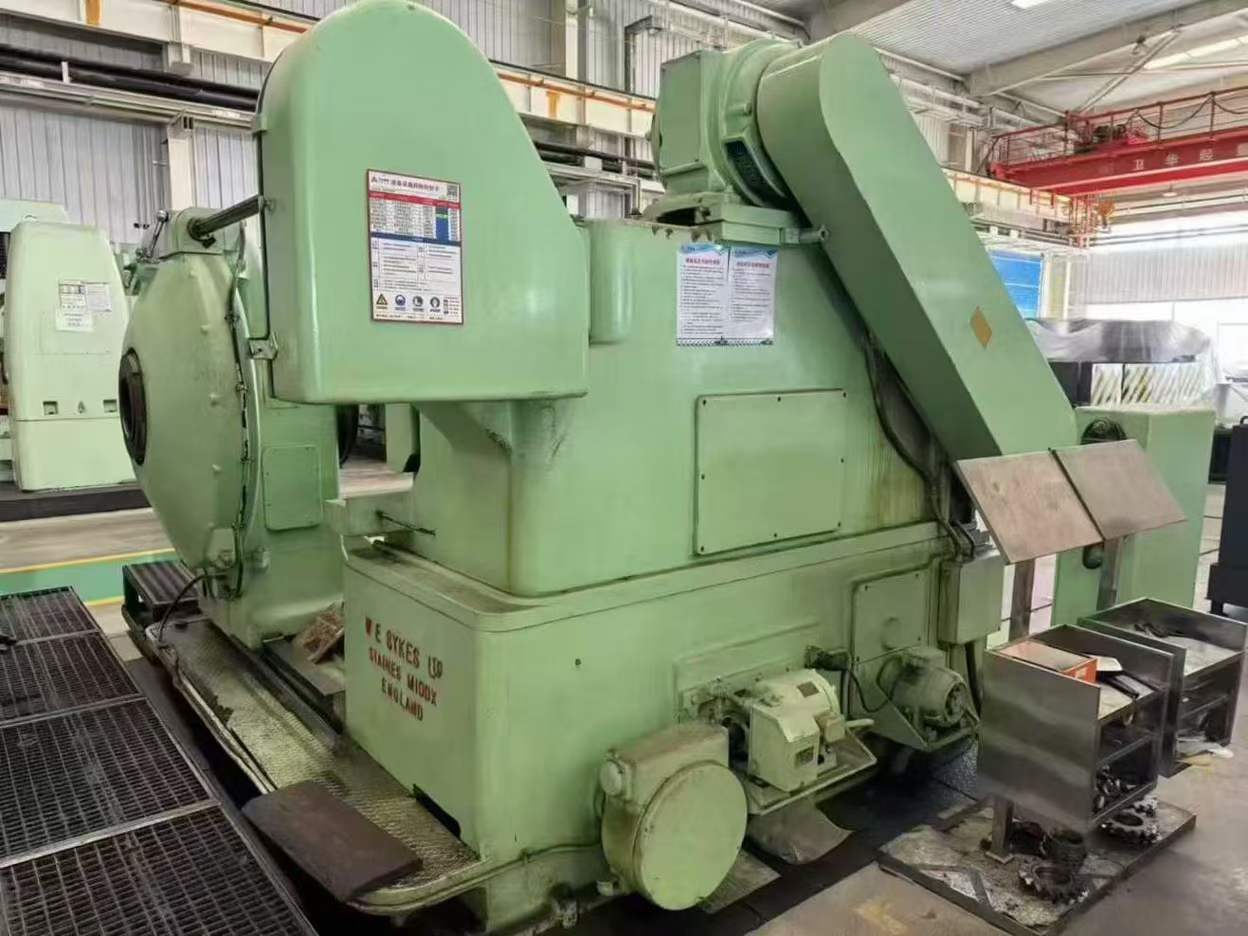 Sykes 5E horizontal broaching machine, 1.6 meters long, module size 16, tooth width 457.
