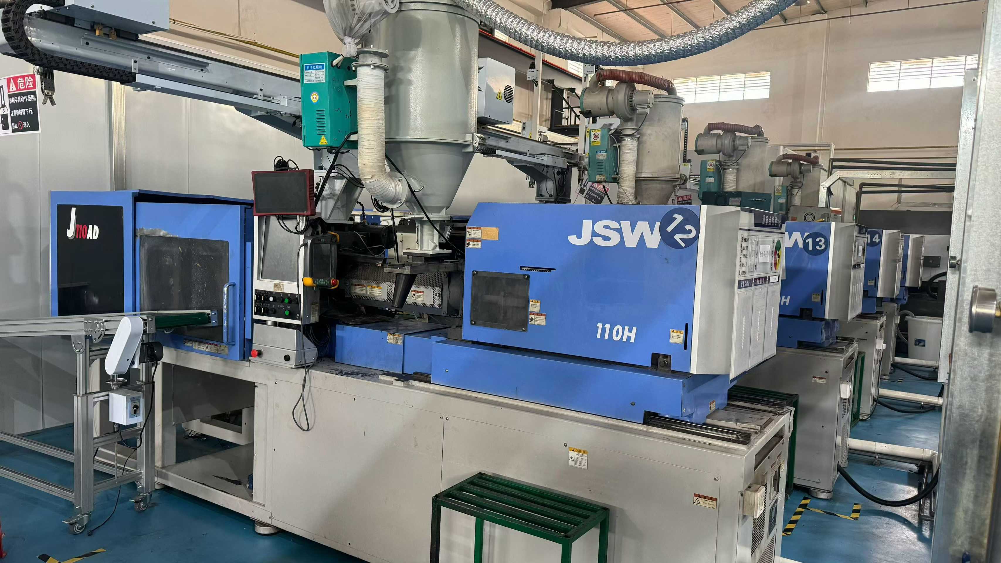 Nippon Steel J110AD/4 units, lower mold 460, screw rod 35, shot velocity 350.