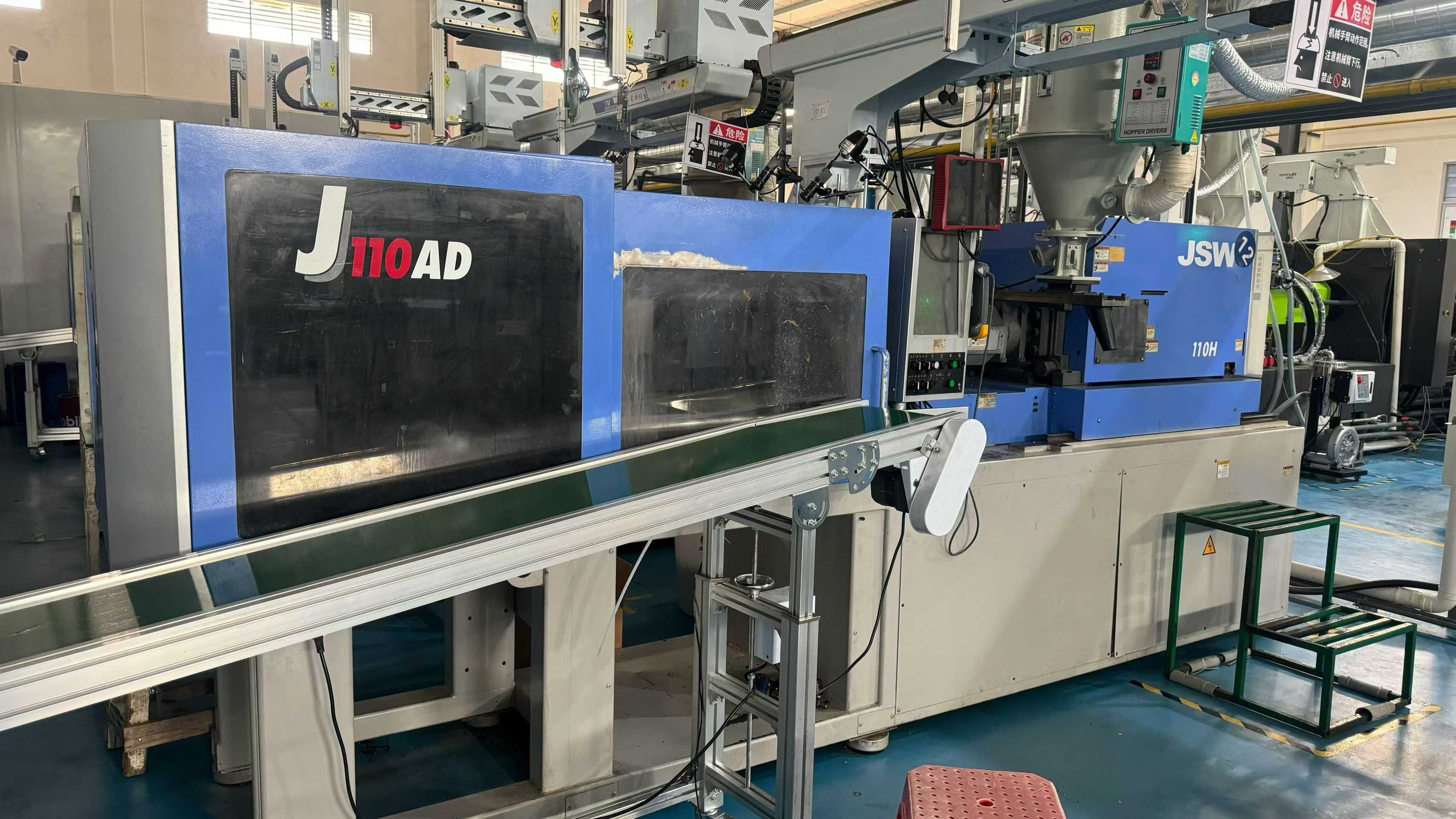 Nippon Steel J110AD/4 units, lower mold 460, screw rod 35, shot velocity 350.