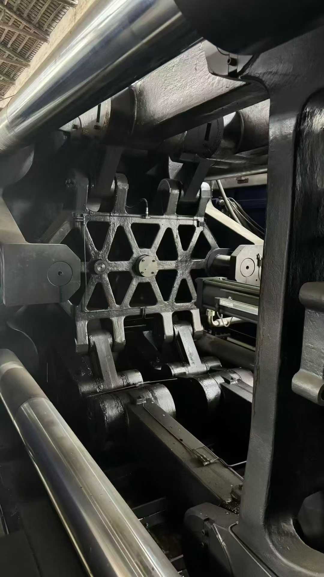 Haitian HA2500-ton semi-new crane with a manipulator.