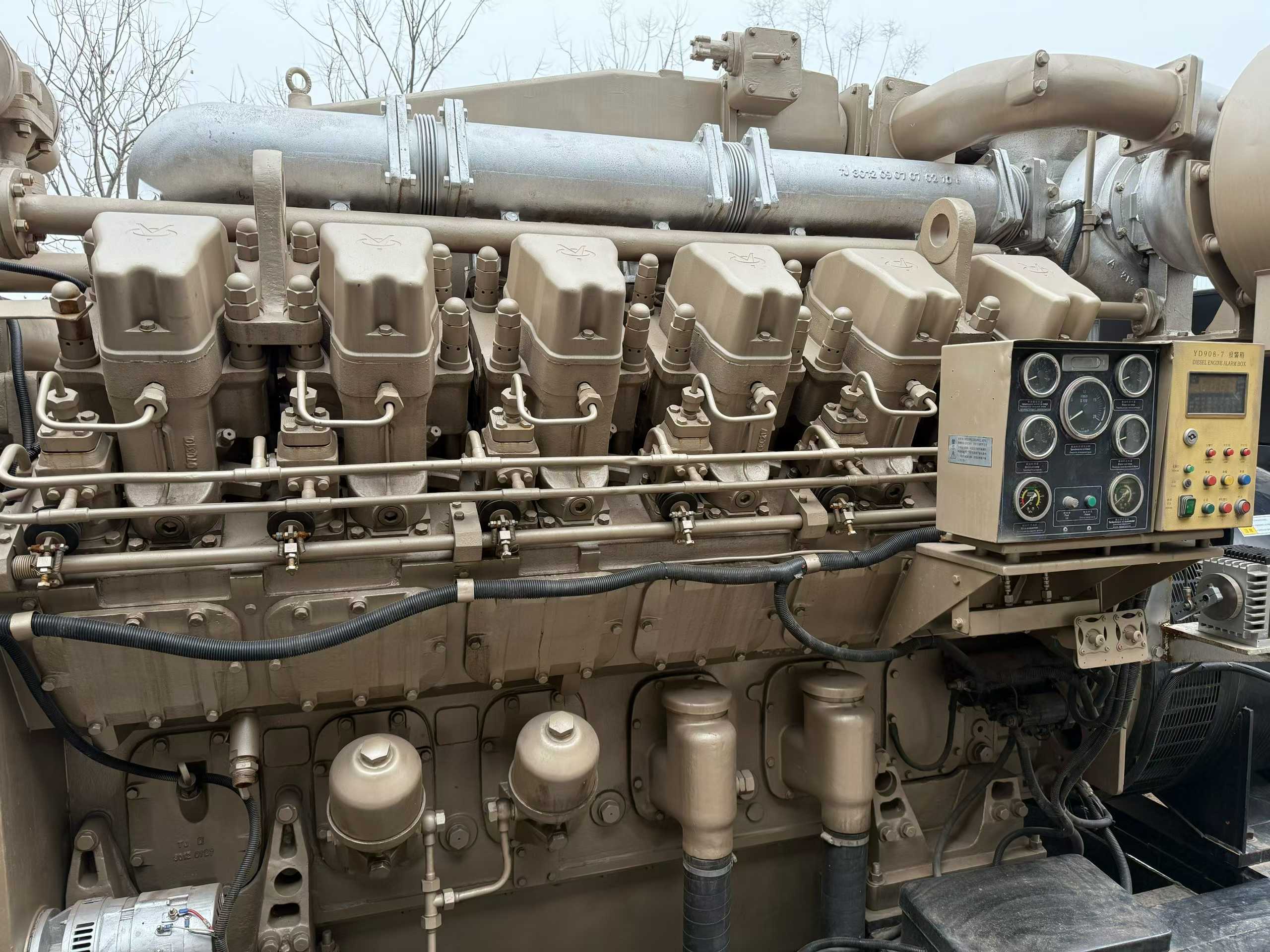 A 10.5KV high-voltage 1200 kW generator set with a voltage of 10,500V.