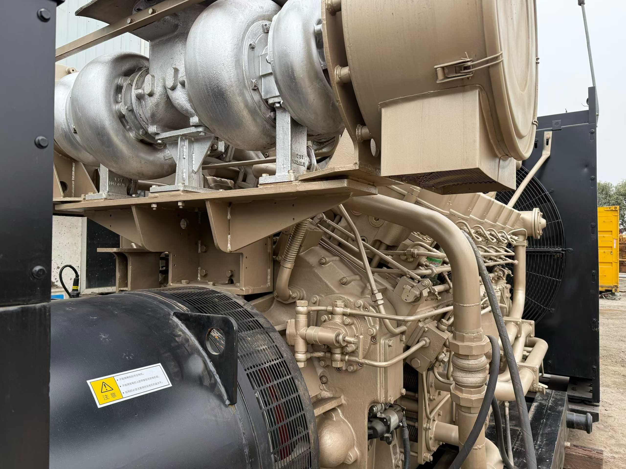 A 10.5KV high-voltage 1200 kW generator set with a voltage of 10,500V.