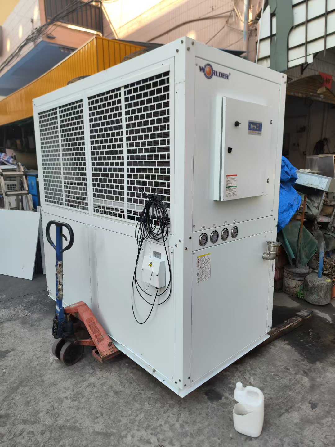 Industrial laser chiller, original equipment from 2023.