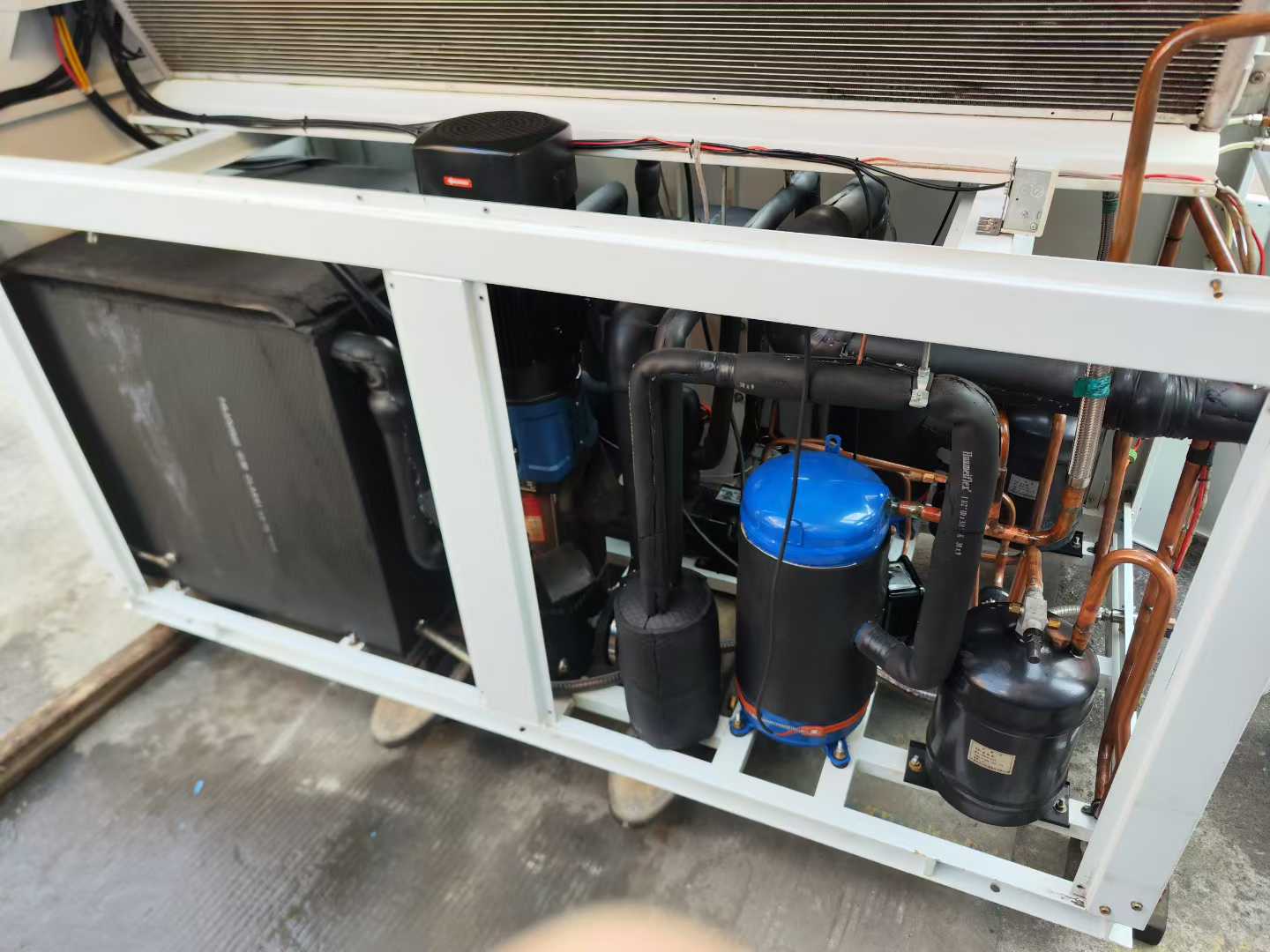 Industrial laser chiller, original equipment from 2023.