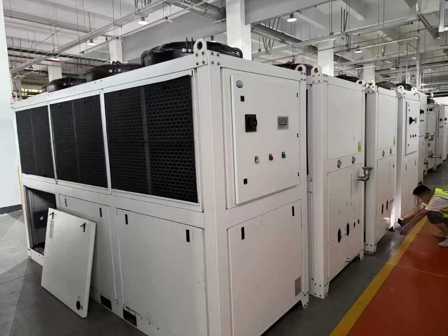 Industrial laser chiller, original equipment from 2023.